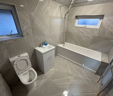 Vicarage Farm Road, Hounslow - Photo 1