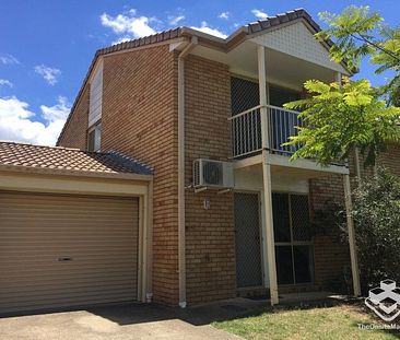 THREE BEDROOMS TOWNHOUSE WITH VINLY FLOOR DOWNSTAIRS AND AIR CONDITION - Photo 6