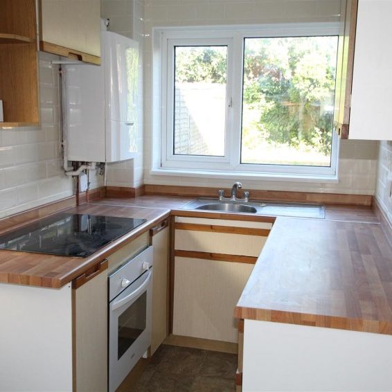 3 Bedroom House to Rent in St Johns Road, Kettering, Northants, NN15 - Photo 1