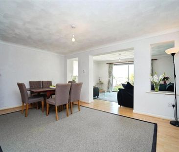3 bedroom link detached house to rent - Photo 3