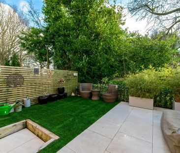 2 bedroom mews to rent - Photo 2