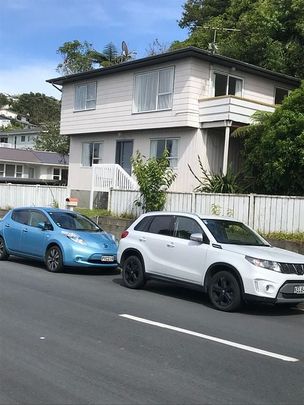 Charming 3BR Home with Garden & Deck! - Photo 1