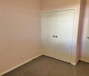 Sunny 3 Bedroom Cottage with Bushland Outlook - Photo 4