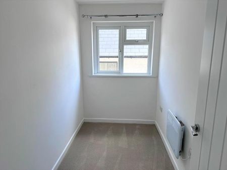 3 bedroom flat to rent - Photo 3