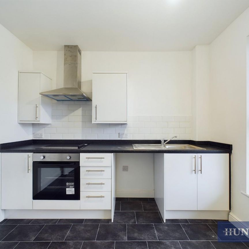 2 bedroom Flat To Let - Photo 1