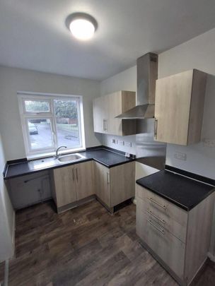 2 bedroom end of terrace house to rent - Photo 1