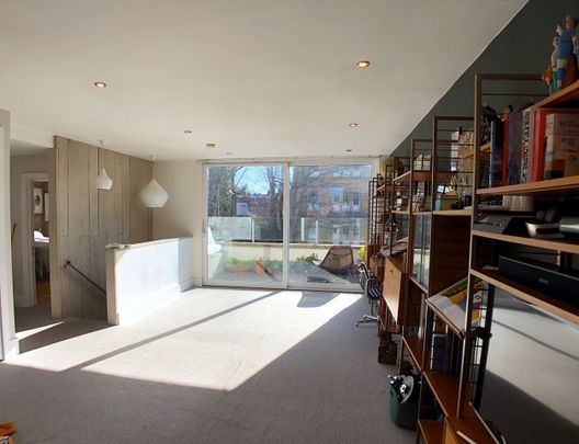 4 Bed Detached House, The Gardens, SE22 - Photo 1