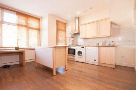 3 bedroom apartment to rent - Photo 4