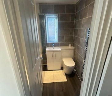 2 bedroom semi-detached house to rent - Photo 5