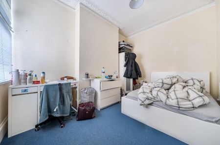 6 bedroom terraced house to rent - Photo 4