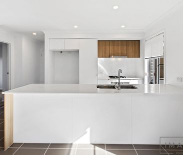 FAMILY HOME WAITING FOR YOU TO MOVE IN! - Photo 2