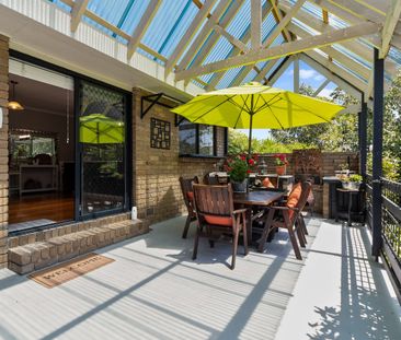GORGEOUS FOUR BEDROOM FAMILY HOME - Photo 3