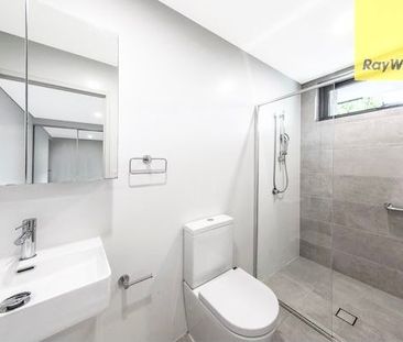 Modern 2-Bedroom Apartment in Prime Parramatta Location - Photo 2