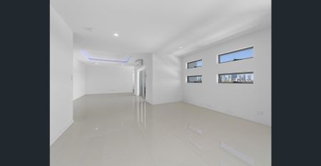 Two Level Apartment with Views to the Broadwater - Photo 2