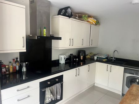 Park Avenue, York, New Earswick - Photo 2