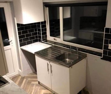 3 Bed Detached House, Middleton Road, LS10 - Photo 3