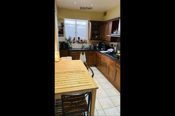 Room in a Shared House, Links Avenue, SM4 - Photo 1