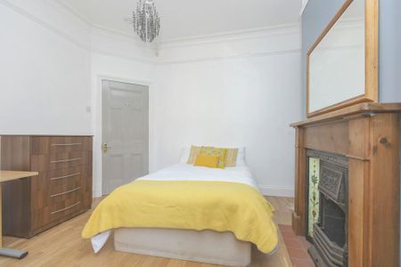 5 bedroom terraced house to rent - Photo 2
