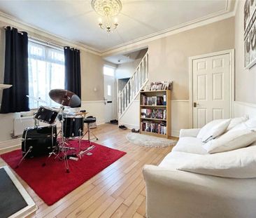 2 bedroom end of terrace house to rent - Photo 2