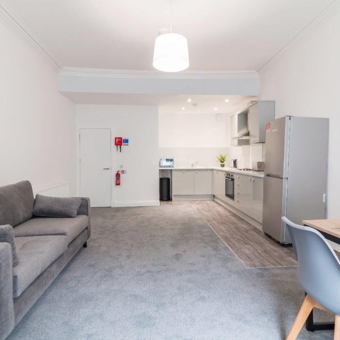 3 bedroom flat to rent - Photo 1