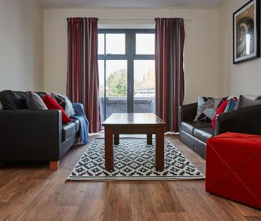 1 bedroom in a flat share to rent - Photo 1