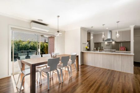 “4 bedroom Family Home” - Photo 5