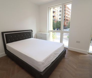 Room in a Shared House, Lebrun Square, SE3 - Photo 3