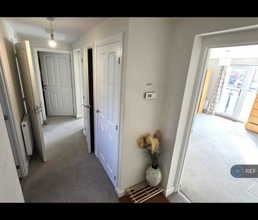 1 bedroom in a flat share to rent - Photo 3