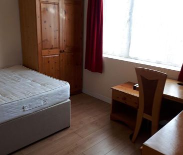 4 bedroom semi-detached house to rent - Photo 5