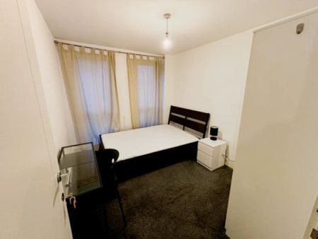 3 Bedroom 2 Bathroom - Photo 2