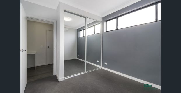 Modern 2-Bed Apartment in Prime Location – Under 4km from the CBD - Photo 1