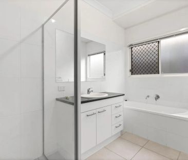 Spacious Contemporary Home - Photo 1