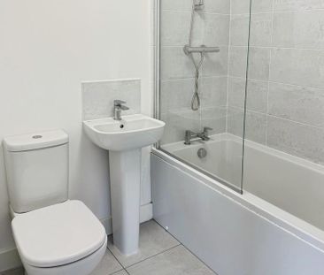2 bedroom semi-detached house to rent - Photo 3