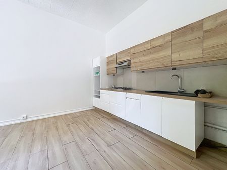 Location Maison 4 pièces 141m² MAUGUIO 34130 - Photo 3