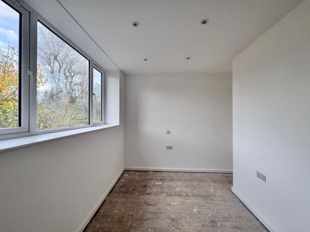 2 bed Flat for Rent - Photo 3