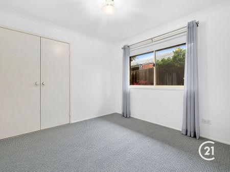 Amazing Renovated Family Home - $1050 Per Week - Unfurnished - Photo 3