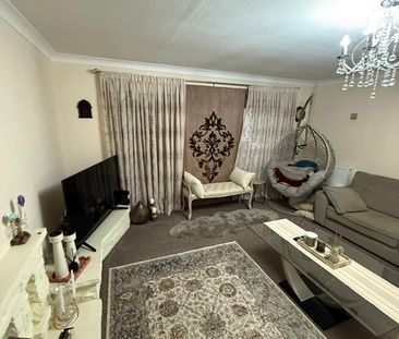 3 Bed End Terrace, Fulmead Road, RG30 - Photo 1