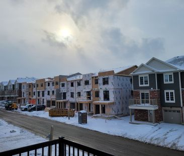 For Lease - 34 Silo Mews, Barrie, Ontario - Photo 2