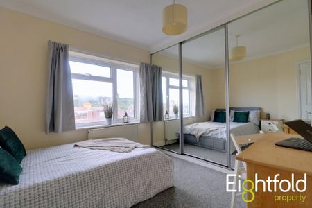 4 bedroom end of terrace house to rent - Photo 3