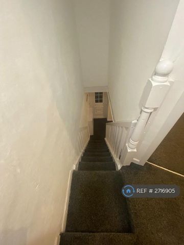 2 bedroom semi-detached house to rent - Photo 2