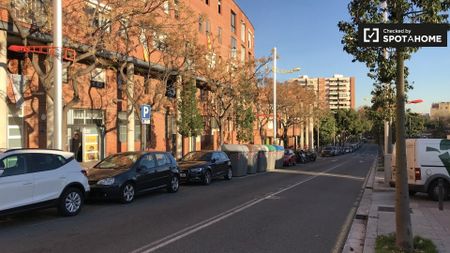 barcelona, Catalonia 08042 - Photo 4