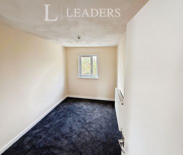 2 bedroom bungalow to rent Hillman Avenue, Jaywick, CO15 - Photo 3