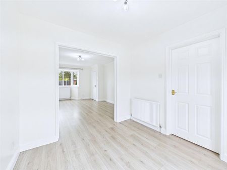 3 bedroom detached house to rent - Photo 2