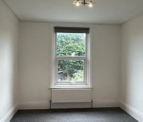 Radnor Park Road, CT19 5AY, Folkestone - Photo 2