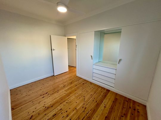 Tidy 3 Bedroom 1 Bathroom Cottage - Polished Floorboards - Great Yard Space - Photo 1
