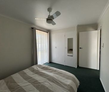 Family Home in Quiet Court - Photo 3