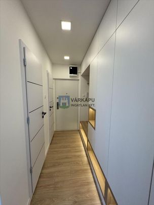 Kiadó felújított panel lakás - Székesfehérvár - Fotó 1