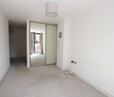 2 bedroom Apartment to let - Photo 4
