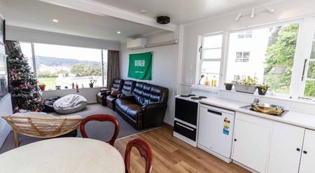 Sunny 6 Bedroom Kelburn Flat With A View - Photo 4