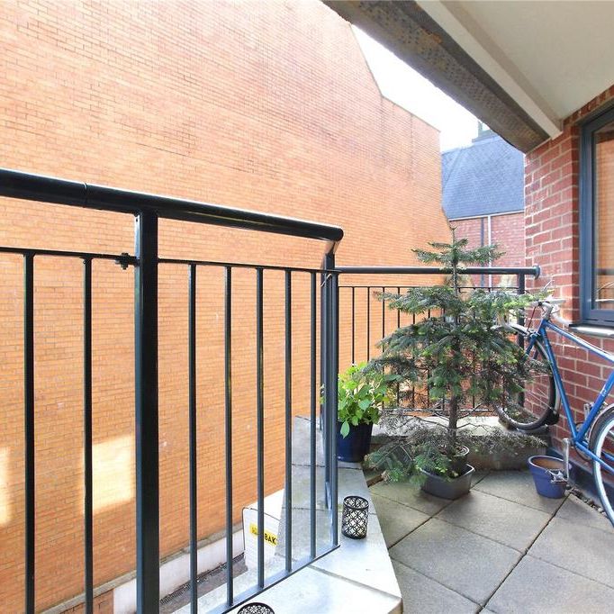 2 bedroom flat to rent - Photo 1